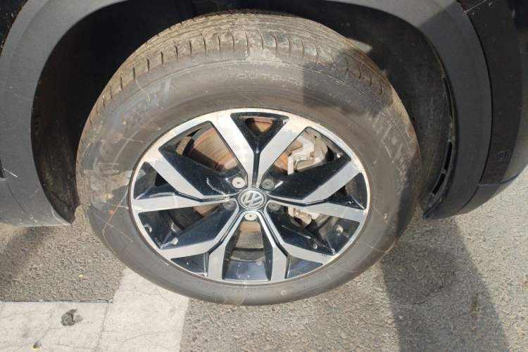 Used Volkswagen Teramont 2020 Revised Version 380TSI Four-Wheel Drive Luxury Edition Right Front Wheel Hub