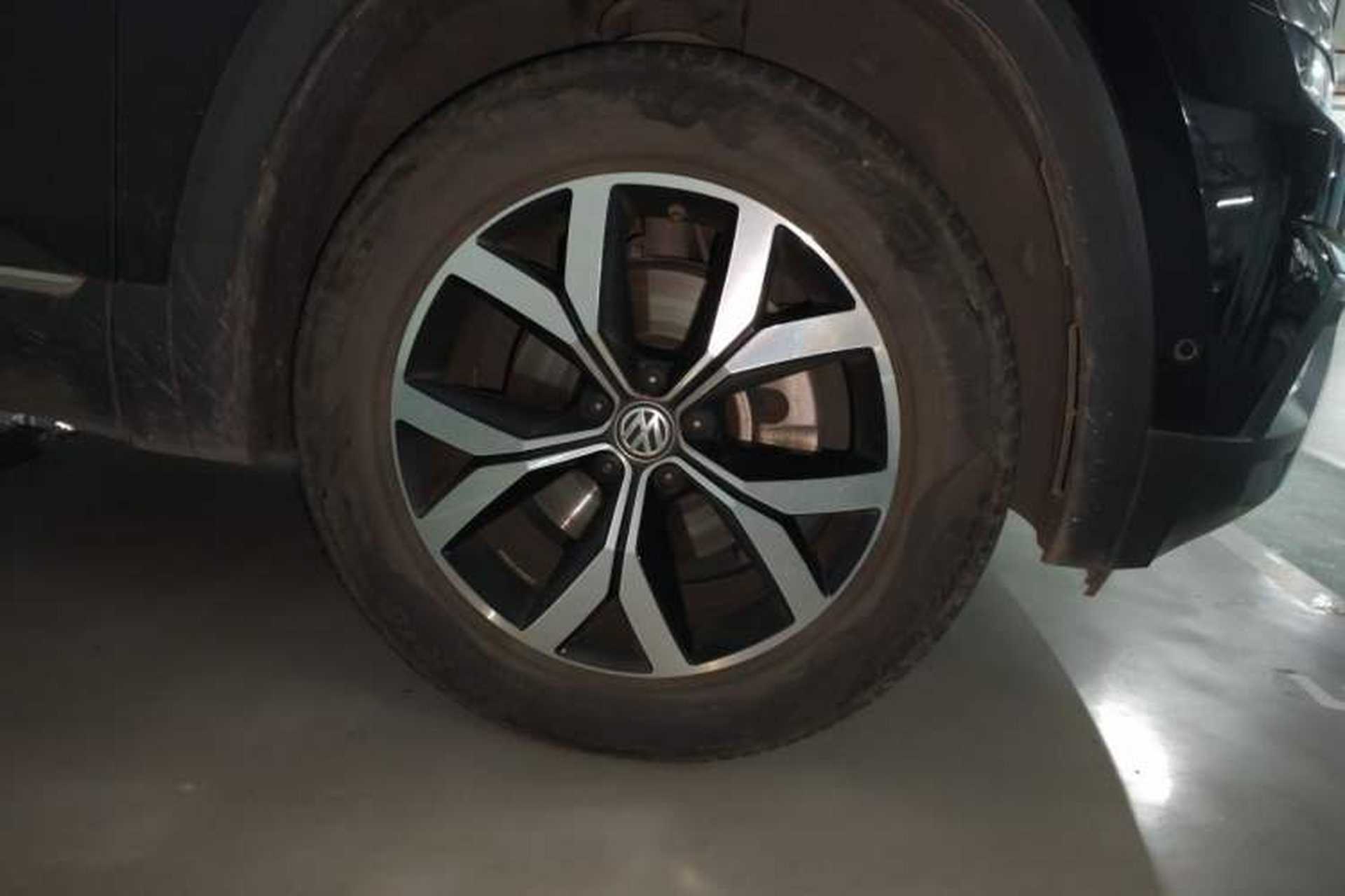 Used Volkswagen Teramont 2020 Revised Version 380TSI Four-Wheel Drive Luxury Edition Right Front Wheel Hub