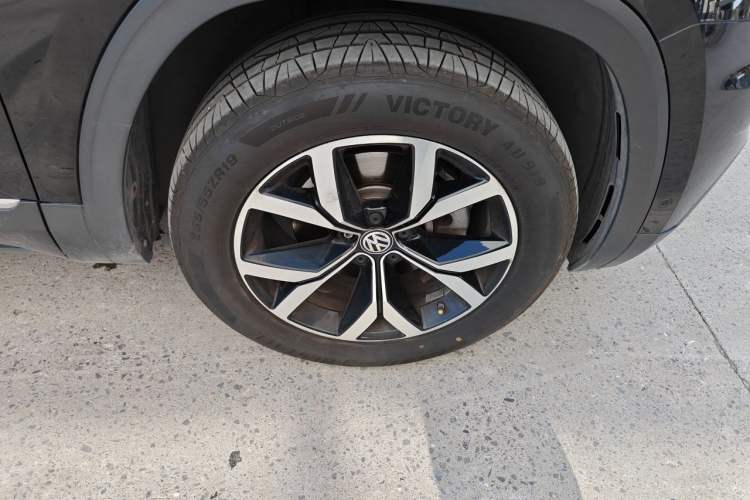 Used Volkswagen Teramont 2020 Revised Version 380TSI Four-Wheel Drive Luxury Edition Right Front Wheel Hub