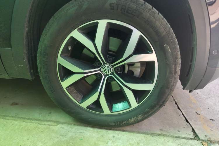 Used Volkswagen Teramont 2020 380TSI Four-Wheel Drive Luxury Version China VI Standard Right Front Wheel Hub