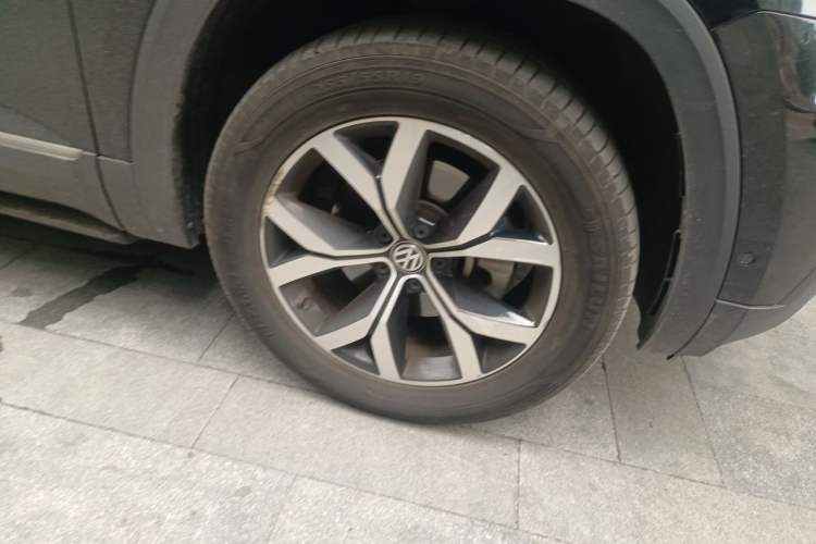 Used Volkswagen Teramont 2020 380TSI Four-Wheel Drive Luxury Version China VI Standard Right Front Wheel Hub
