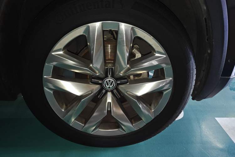 Used Volkswagen Teramont 2020 Revised Version 380TSI Four-Wheel Drive Flagship Edition Right Front Wheel Hub