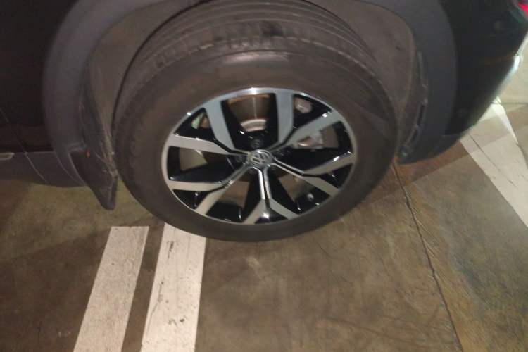 Used Volkswagen Teramont 2020 Revised Version 380TSI Four-Wheel Drive Luxury Edition Right Front Wheel Hub