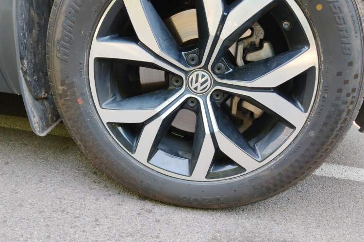 Used Volkswagen Teramont 2020 380TSI Four-Wheel Drive Luxury Version China VI Standard Right Front Wheel Hub