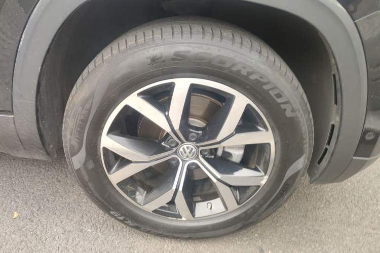 Used Volkswagen Teramont 2020 Revised Version 380TSI Four-Wheel Drive Luxury Edition Right Front Wheel Hub