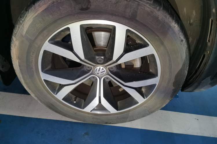 Used Volkswagen Teramont 2020 330TSI Two-Wheel-Drive Luxury Edition China VI Standard Right Front Wheel Hub