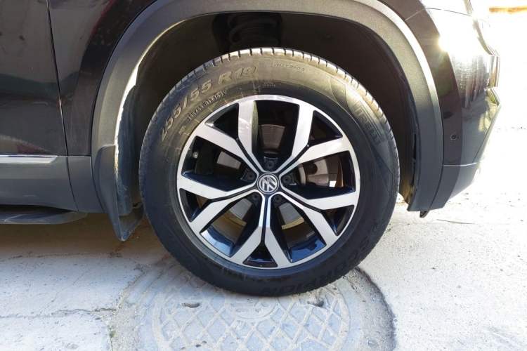 Used Volkswagen Teramont 2020 Revised Version 380TSI Four-Wheel Drive Luxury Edition Right Front Wheel Hub