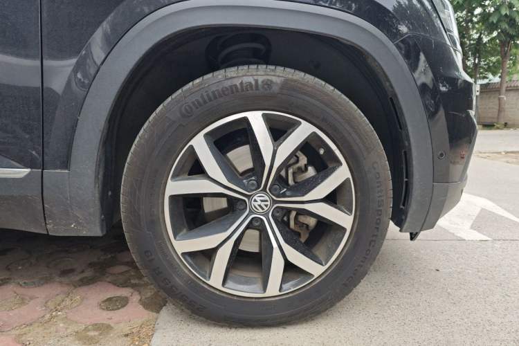 Used Volkswagen Teramont 2020 Revised Version 380TSI Four-Wheel Drive Luxury Edition Right Front Wheel Hub