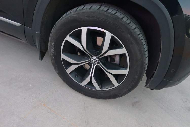 Used Volkswagen Teramont 2020 Revised Version 380TSI Four-Wheel Drive Luxury Edition Right Front Wheel Hub