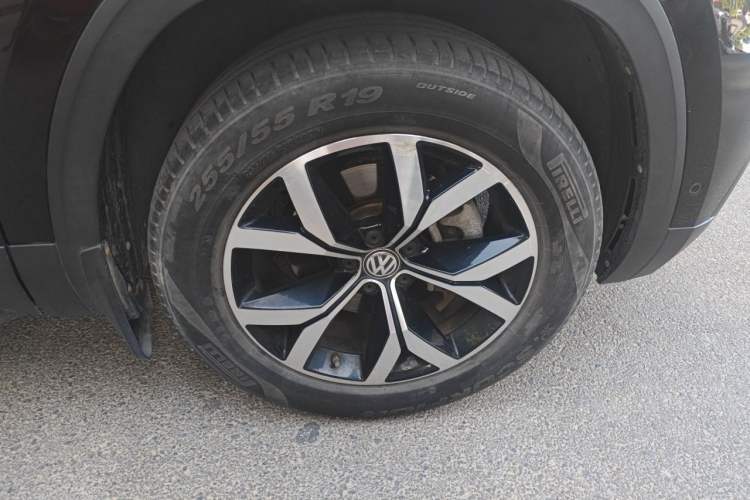 Used Volkswagen Teramont 2020 Revised Version 380TSI Four-Wheel Drive Luxury Edition Right Front Wheel Hub