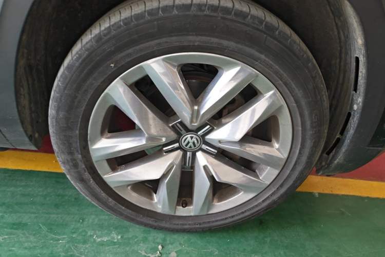 Used Volkswagen Teramont 2020 530 V6 Four-Wheel Drive Flagship Version China VI Standard Right Front Wheel Hub
