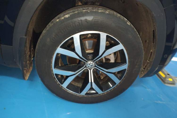Used Volkswagen Teramont 2020 Revised Version 380TSI Four-Wheel Drive Luxury Edition Right Front Wheel Hub