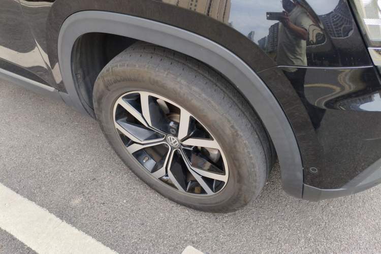 Used Volkswagen Teramont 2020 Revised Version 330TSI Two-Wheel Drive Luxury Edition Right Front Wheel Hub