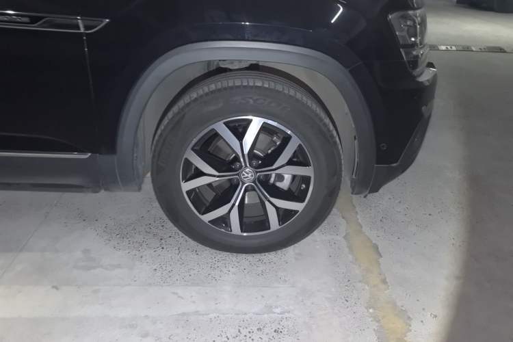 Used Volkswagen Teramont 2020 Revised Version 380TSI Four-Wheel Drive Luxury Edition Right Front Wheel Hub