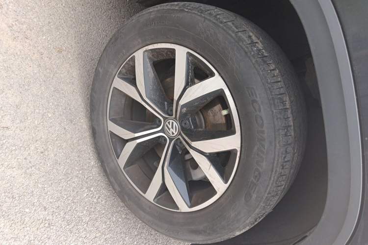 Used Volkswagen Teramont 2020 Revised Version 380TSI Four-Wheel Drive Luxury Edition Right Front Wheel Hub
