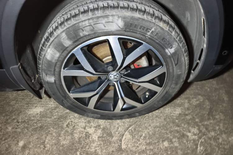 Used Volkswagen Teramont 2020 330TSI Two-Wheel-Drive Luxury Edition China VI Standard Right Front Wheel Hub