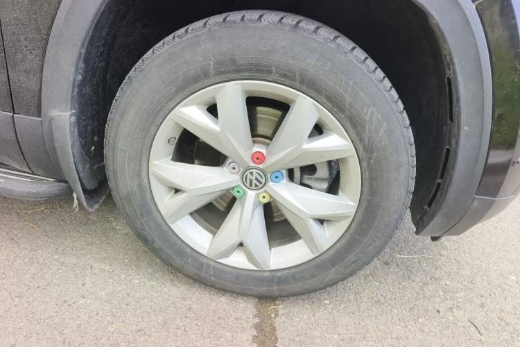 Used Volkswagen Teramont 2020 Revised Version 380TSI Four-Wheel Drive Comfort Edition Right Front Wheel Hub
