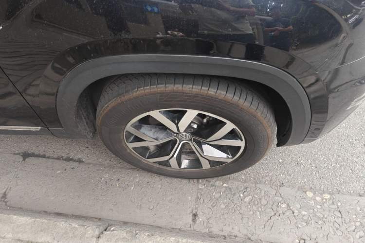 Used Volkswagen Teramont 2020 Revised Version 380TSI Four-Wheel Drive Luxury Edition Right Front Wheel Hub