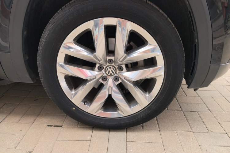 Used Volkswagen Teramont 2020 380TSI Four-Wheel Drive Luxury Version China VI Standard Right Front Wheel Hub