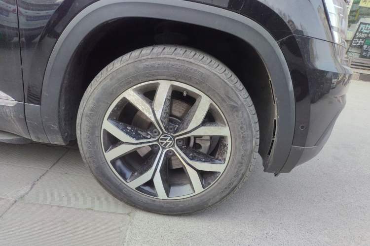 Used Volkswagen Teramont 2020 Revised Version 330TSI Two-Wheel Drive Luxury Edition Right Front Wheel Hub