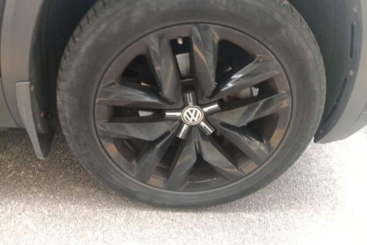 Used Volkswagen Teramont 2020 530 V6 Four-Wheel Drive Prestige Flagship Edition China VI Standard Right Front Wheel Hub