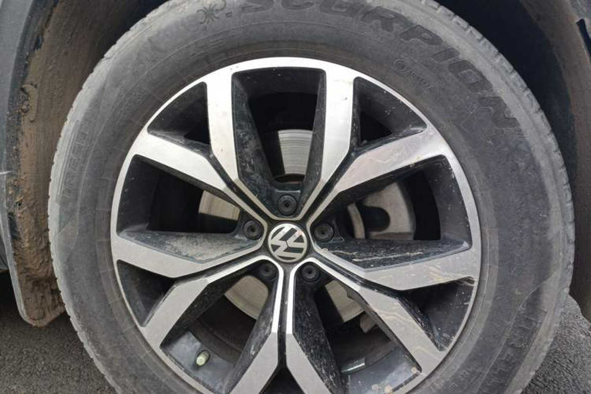 Used Volkswagen Teramont 2020 Revised Version 380TSI Four-Wheel Drive Luxury Edition Right Front Wheel Hub