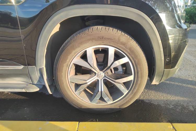 Used Volkswagen Teramont 2020 330TSI Two-Wheel-Drive Luxury Edition China VI Standard Right Front Wheel Hub