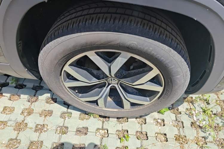 Used Volkswagen Teramont 2020 Revised Version 330TSI Two-Wheel Drive Luxury Edition Right Front Wheel Hub