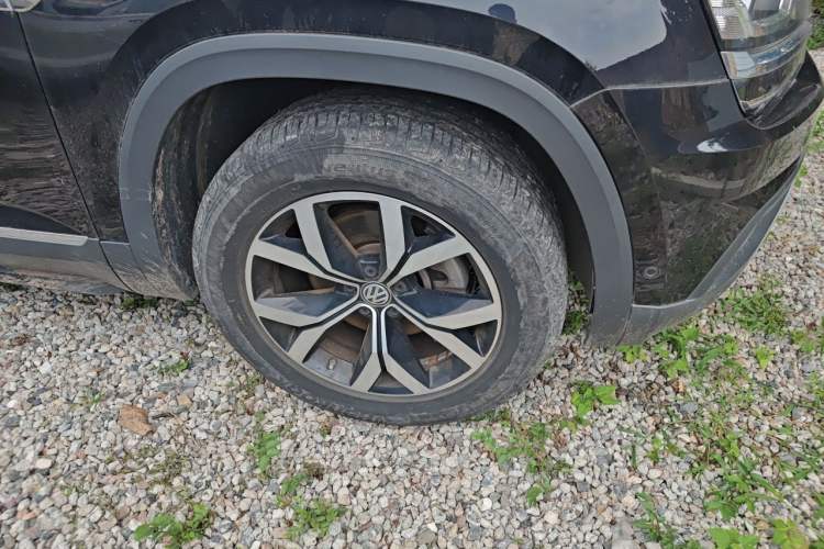 Used Volkswagen Teramont 2020 Revised Version 330TSI Two-Wheel Drive Luxury Edition Right Front Wheel Hub