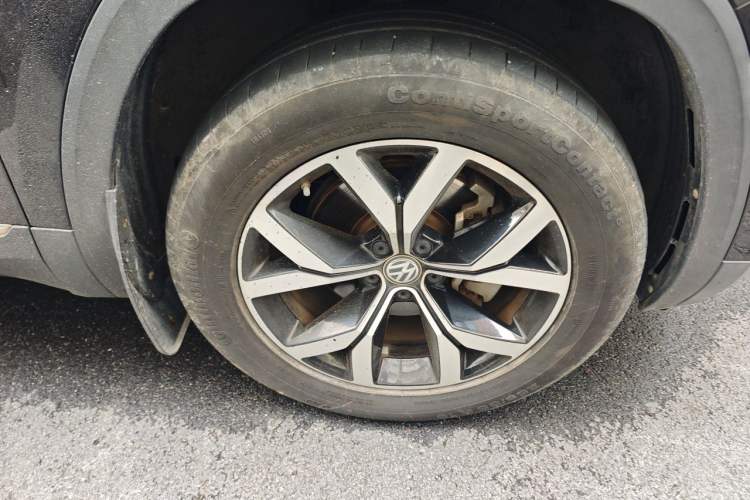 Used Volkswagen Teramont 2020 Revised Version 330TSI Two-Wheel Drive Luxury Edition Right Front Wheel Hub