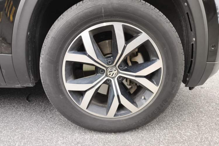 Used Volkswagen Teramont 2020 330TSI Two-Wheel-Drive Luxury Edition China VI Standard Right Front Wheel Hub
