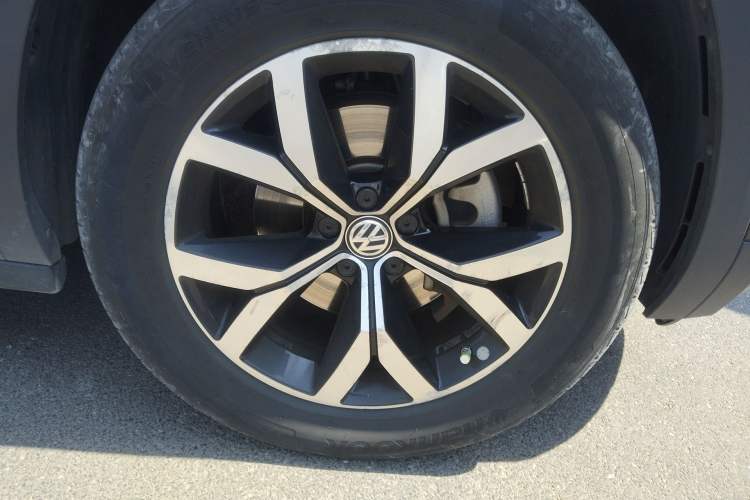 Used Volkswagen Teramont 2020 380TSI Four-Wheel Drive Luxury Version China VI Standard Right Front Wheel Hub