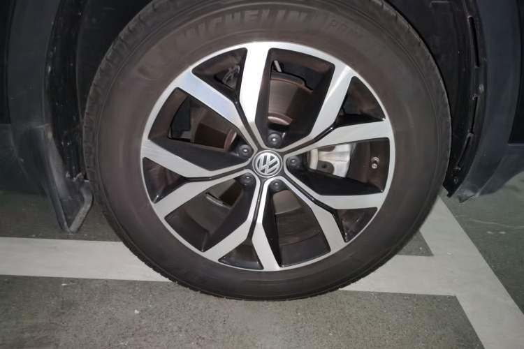 Used Volkswagen Teramont 2020 380TSI Four-Wheel Drive Luxury Version China VI Standard Right Front Wheel Hub