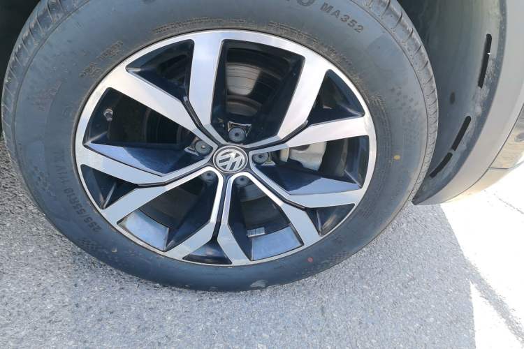 Used Volkswagen Teramont 2020 380TSI Four-Wheel Drive Luxury Version China VI Standard Right Front Wheel Hub