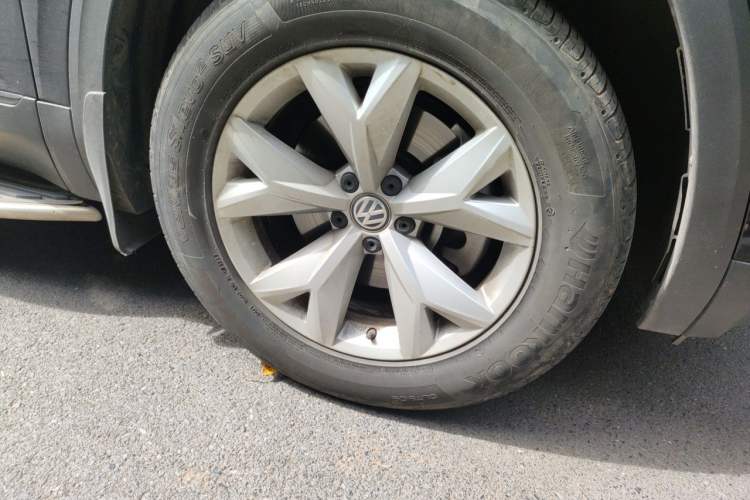 Used Volkswagen Teramont 2020 Revised Version 380TSI Four-Wheel Drive Comfort Edition Right Front Wheel Hub