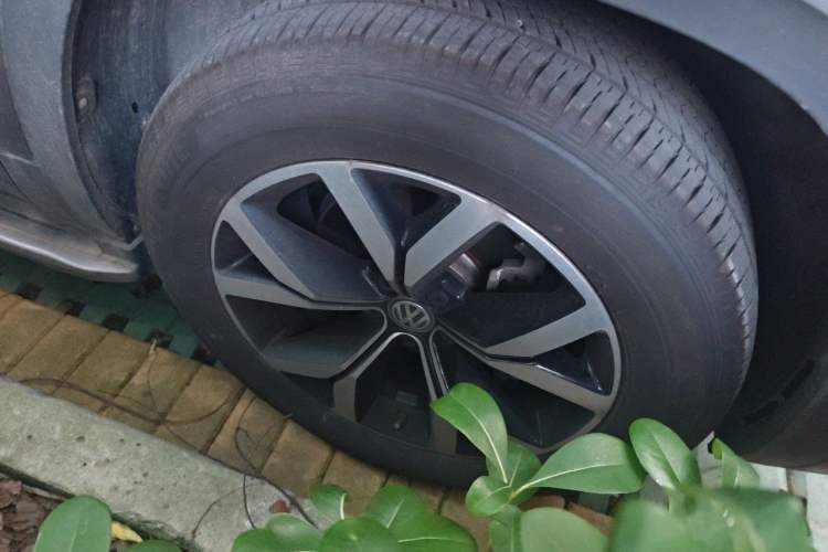 Used Volkswagen Teramont 2020 330TSI Two-Wheel-Drive Luxury Edition China VI Standard Right Front Wheel Hub