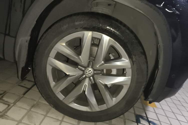 Used Volkswagen Teramont 2020 530 V6 Four-Wheel Drive Prestige Flagship Edition China VI Standard Right Front Wheel Hub