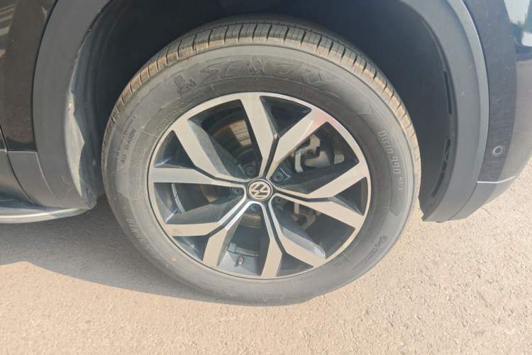 Used Volkswagen Teramont 2020 380TSI Four-Wheel Drive Luxury Version China VI Standard Right Front Wheel Hub