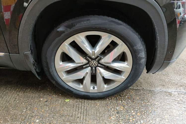 Used Volkswagen Teramont 2020 Revised Version 380TSI Four-Wheel Drive Flagship Edition Right Front Wheel Hub