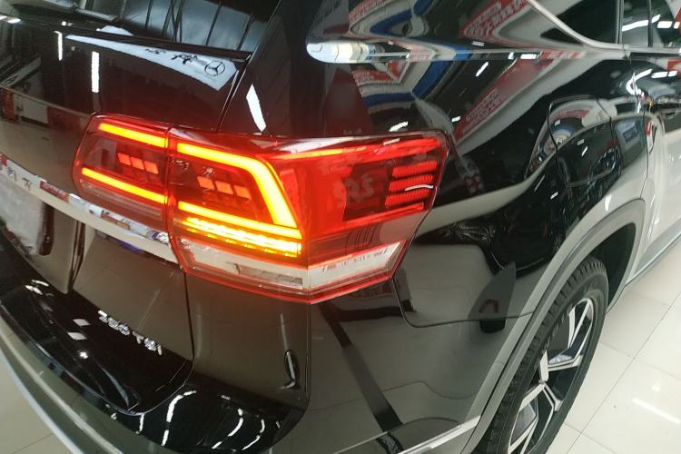 Used Volkswagen Teramont 2020 Revised Version 380TSI Four-Wheel Drive Luxury Edition Right Rear Taillight