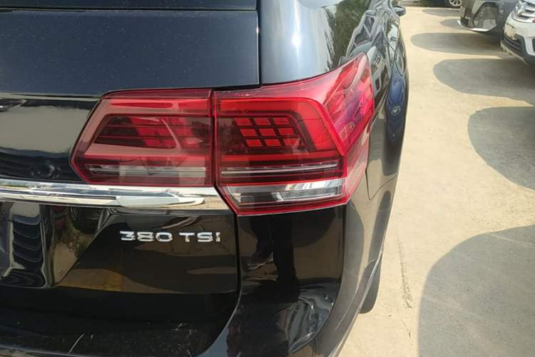 Used Volkswagen Teramont 2020 380TSI Four-Wheel Drive Luxury Version China VI Standard Right Rear Taillight