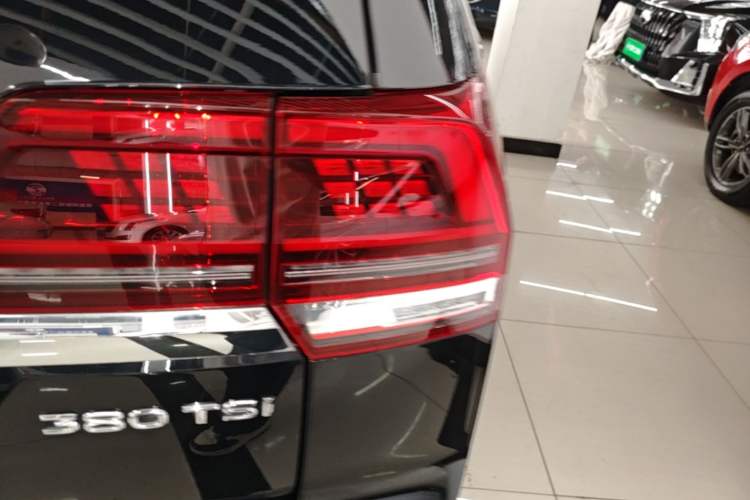 Used Volkswagen Teramont 2020 Revised Version 380TSI Four-Wheel Drive Comfort Edition Right Rear Taillight