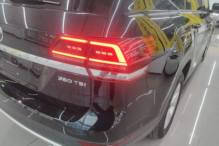 Used Volkswagen Teramont 2020 Revised Version 380TSI Four-Wheel Drive Comfort Edition Right Rear Taillight