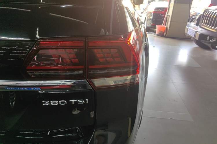 Used Volkswagen Teramont 2020 380TSI Four-Wheel Drive Luxury Version China VI Standard Right Rear Taillight