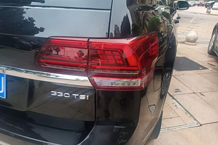 Used Volkswagen Teramont 2020 330TSI Two-Wheel-Drive Luxury Edition China VI Standard Right Rear Taillight