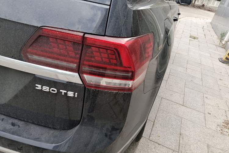 Used Volkswagen Teramont 2020 380TSI Four-Wheel Drive Luxury Version China VI Standard Right Rear Taillight