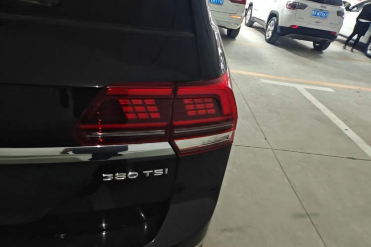 Used Volkswagen Teramont 2020 Revised Version 380TSI Four-Wheel Drive Luxury Edition Right Rear Taillight