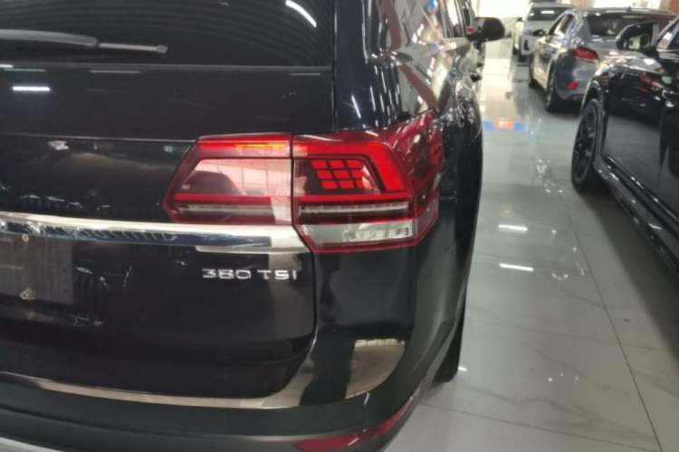 Used Volkswagen Teramont 2020 Revised Version 380TSI Four-Wheel Drive Comfort Edition Right Rear Taillight