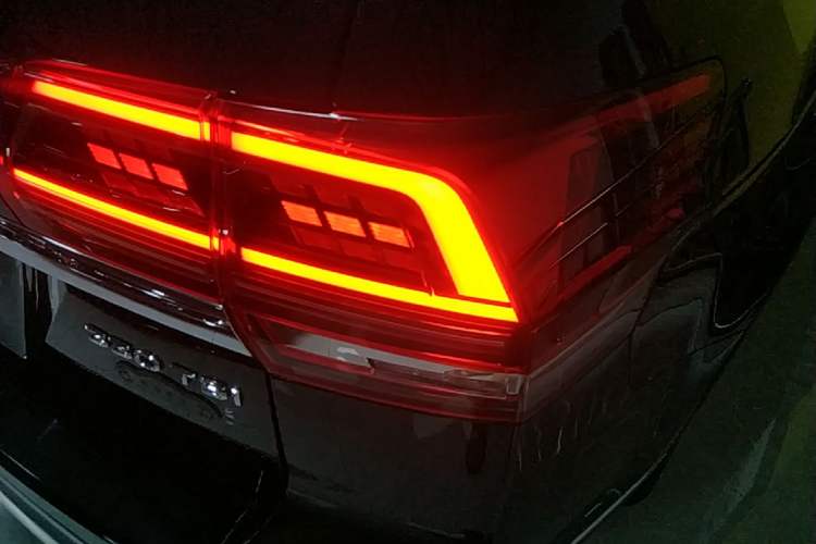 Used Volkswagen Teramont 2020 Revised Version 330TSI Two-Wheel Drive Luxury Edition Right Rear Taillight
