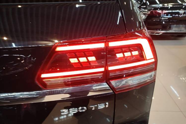 Used Volkswagen Teramont 2020 380TSI Four-Wheel Drive Flagship Version China VI Standard Right Rear Taillight